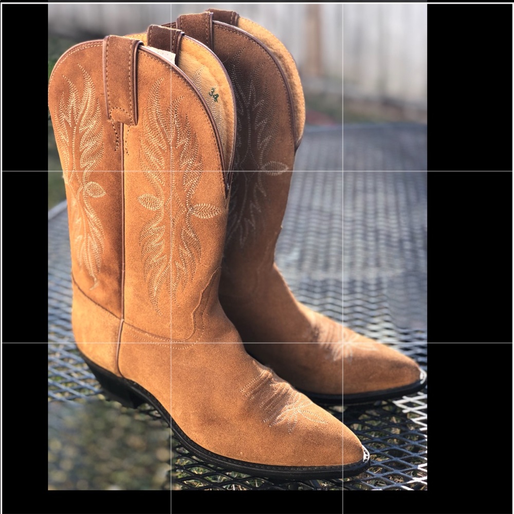 LADY TONY LAMA SEXY CHESTNUT SUEDE BOOTS.